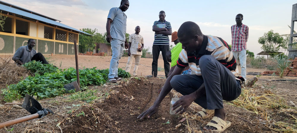 Gethsemane de Meube School - gardening